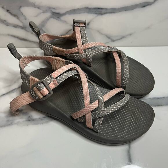 Chaco | Big Girl Pink Gray Outdoor Waterproof Strappy Cloud Sandals Sz 4 - Picture 1 of 6